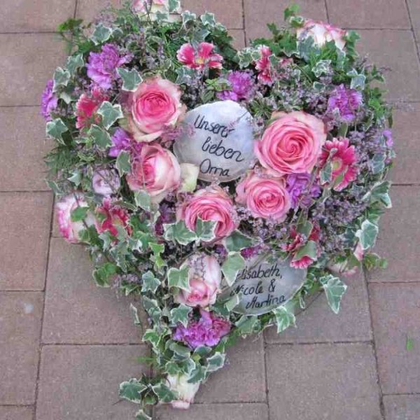Trauerherz mit rosa Rosen Bild 1